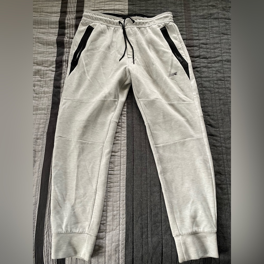 American Eagle Men's White Active Joggers Medium